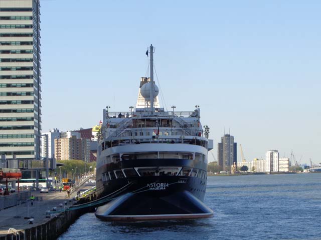 Cruiseschip ms Astoria van Cruise & Maritime Voyages aan de Cruise Terminal Rotterdam